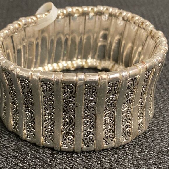 Fashion Jewelry - Stretch Bangle Bracelet - color is silver. - Picture 1 of 3